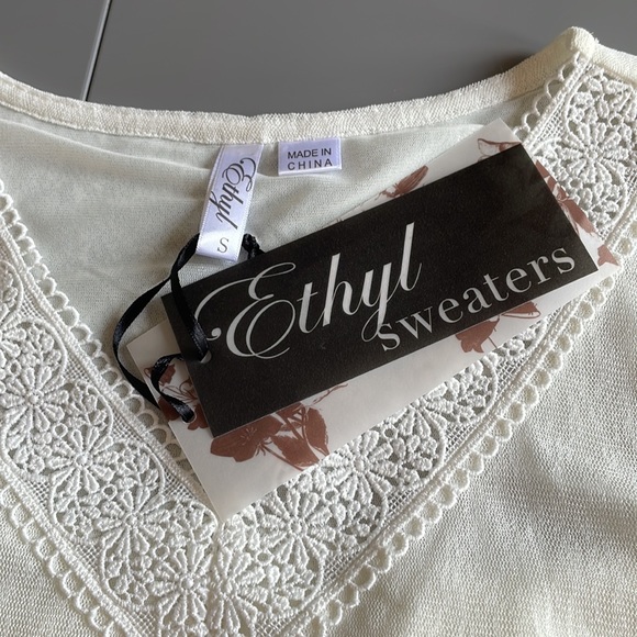 NWT Women’s sleeveless top off white size Small - Picture 6 of 9